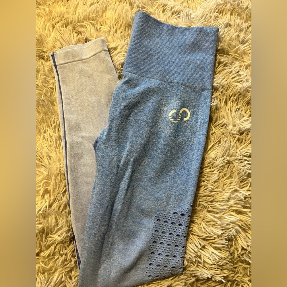 Blue ombré scrunch booty leggings